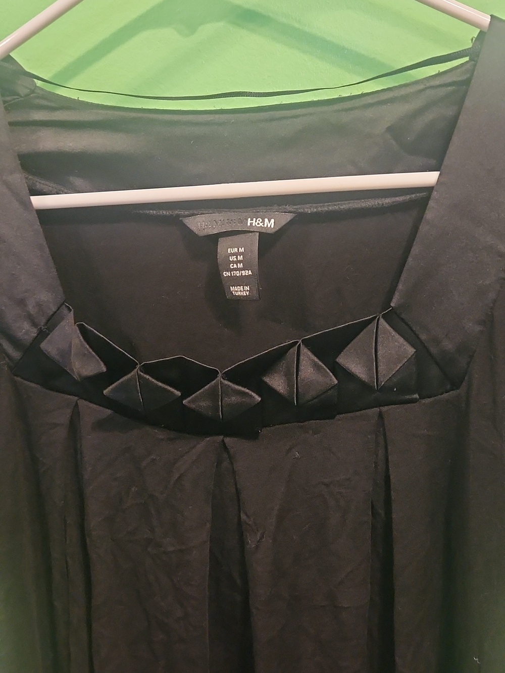 2 Geometric Shape Tops - Picture 9 of 10